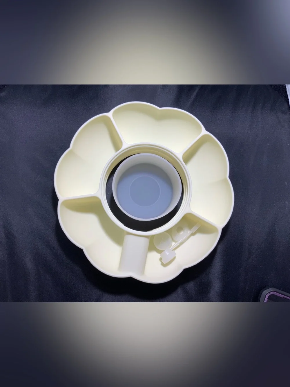 Stanley 40oz Silicon Snack Tray 5 Compartment W/Straw&Cup Sleeve - Cream - New